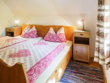 Eines der Schlafzimmer in der Peitlerhütte